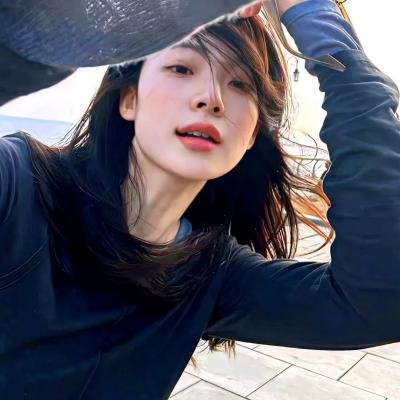 时装周T台实拍：企业家之子晒豪宅名表，学校展开调查